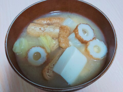 ちくわ入り◎白菜と油揚げと豆腐のお味噌汁